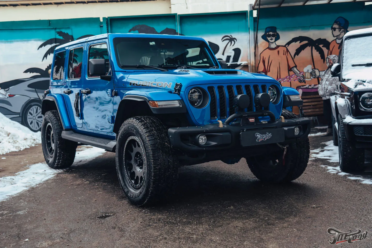 Прокачали Jeep Wrangler Rubicon, часть 2: установка цветных ремней безопасности, доработки по кузову. Как выглядит автомобиль после всех работ?